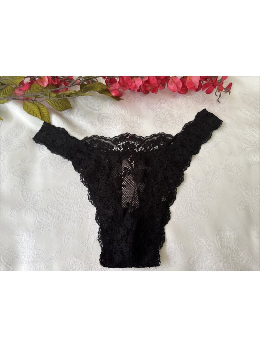 VICTORIA'S SECRET M BLACK DREAM ANGELS BRAZILIAN FLORAL LACE THONG PANTIES NWT